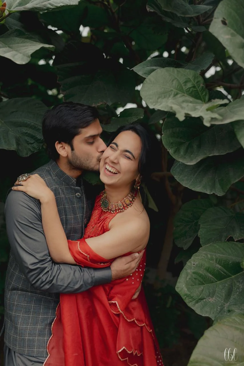 How To Look Natural In Wedding Photos